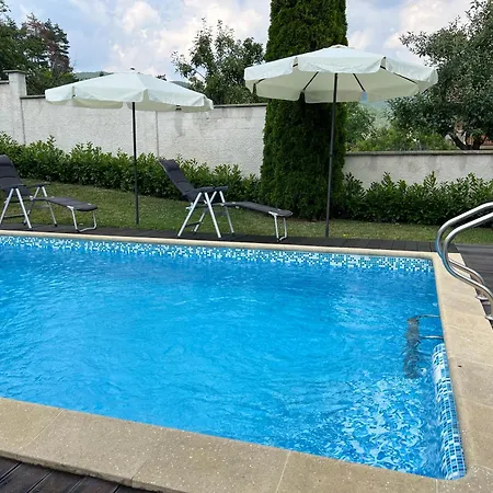 U Izhu With Private Pool, Sauna & Bbq Prewala