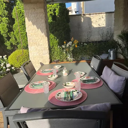 U Izhu With Private Pool, Sauna & Bbq