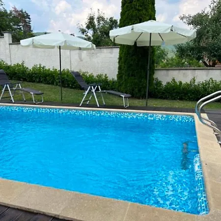 U Izhu With Private Pool, Sauna & Bbq Prewala