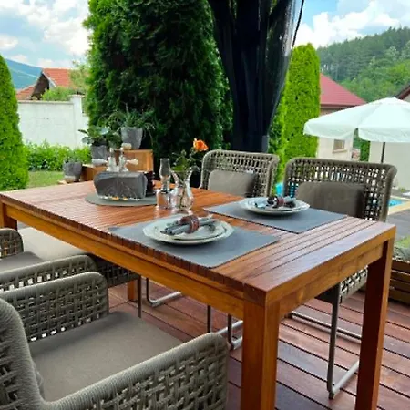 U Izhu With Private Pool, Sauna & Bbq Διαμέρισμα Prewala