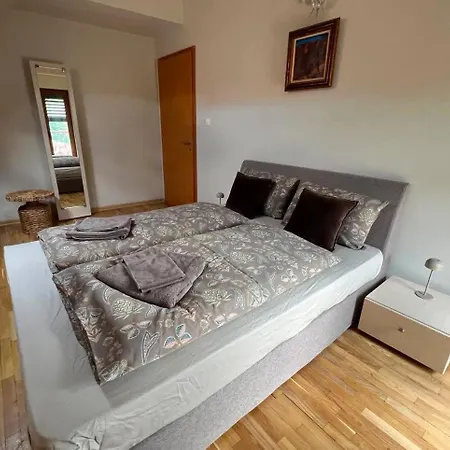 U Izhu With Private Pool, Sauna & Bbq Διαμέρισμα